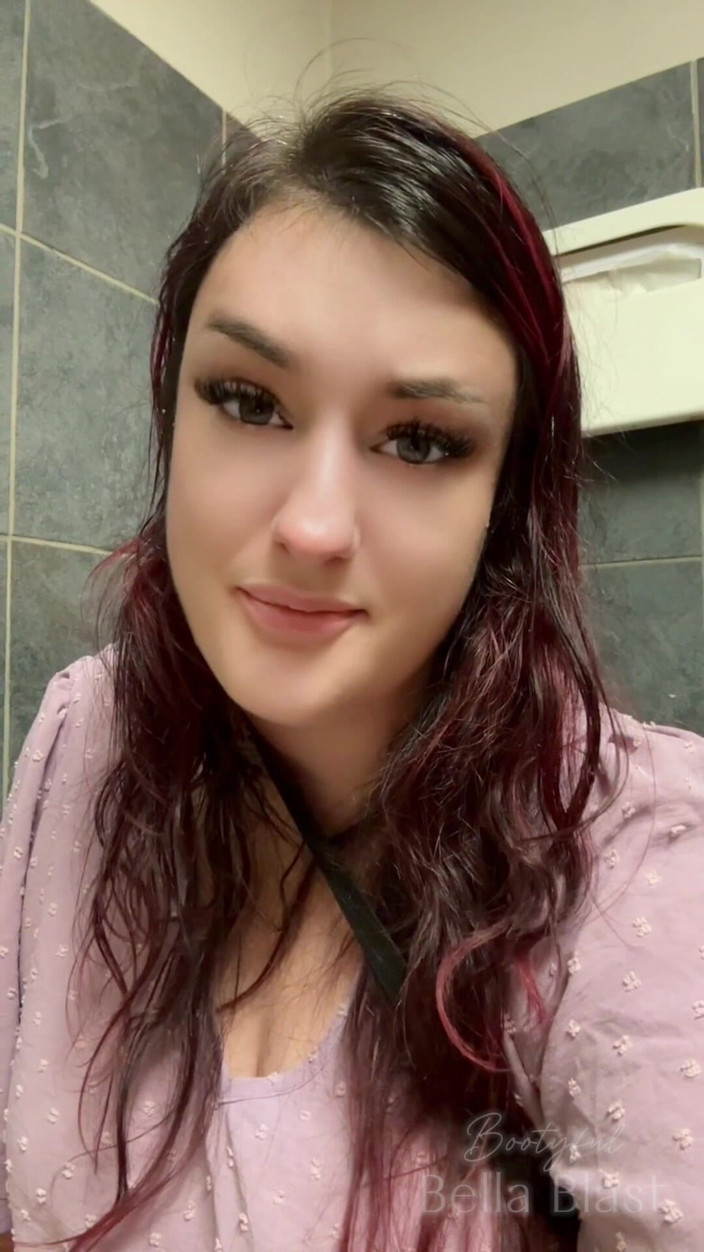 BellaBlast: BBW augenkontakt toiletten furzt und klo pflügt intime pOV mit...