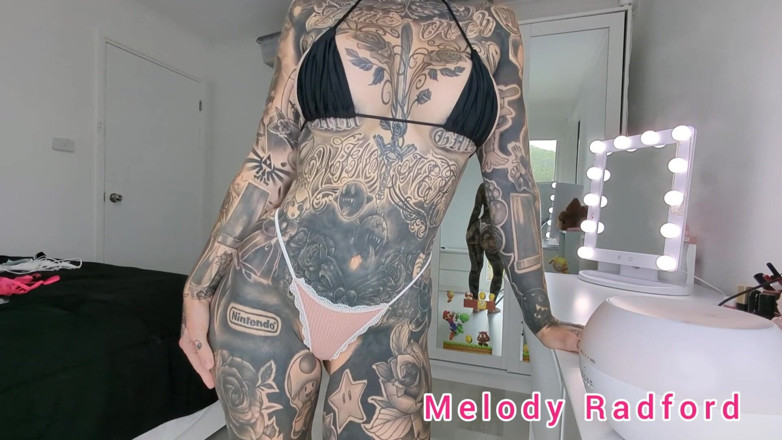 Melody Radford: Micro bikini và ren g string thử trên haul nhỏ...