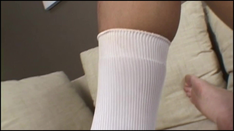 TGIRL ROOM: Drobná Trans Školačka Tvrdě Šukána Kamarádkou, Která Ji Přistihla Při Masturbaci