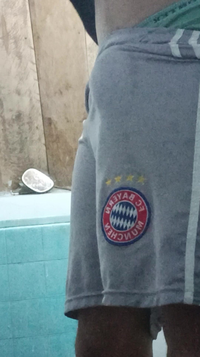 AdmHell: Un grande cazzo di nuovo piscia in bagno