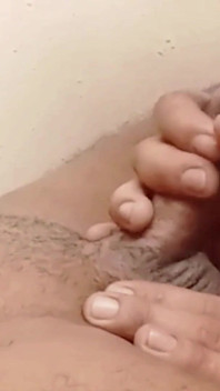 Demasiado cachonda para dejar de soplar mi carga en su boca