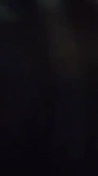 Indický vesnický pár má sex v posteli s plným otevřeným obličejem