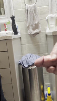 Daddys Fat Cock Gets Sucked by His Buddy and He Cums From a Hand Job