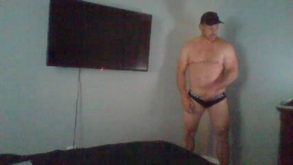 Jockdr2020: Si accarezza in piedi il muscolo dello stallone