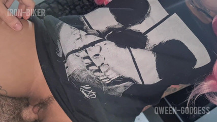 QweenSG: Líbí se ti moje malé nožičky, příteli?