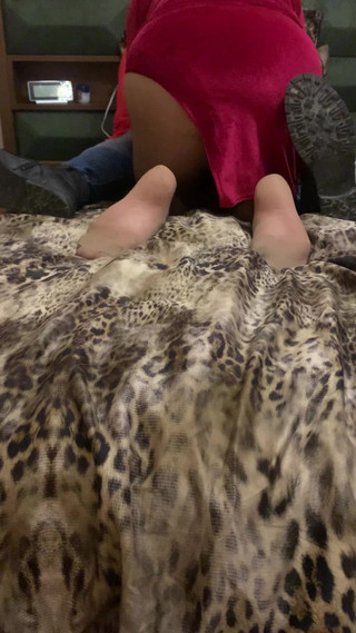 cd_aysemmm: Meu enteado de 18 anos entrou na minha meia-calça