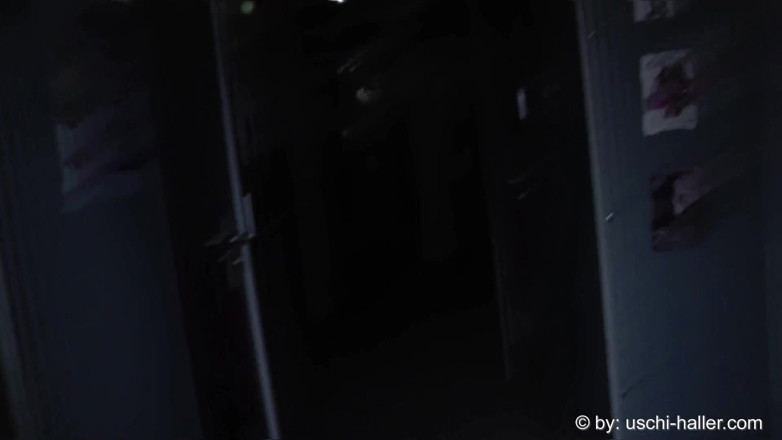 Club Express: Sonja Sweet geeft een pijpbeurt in een Duitse pornobioscoop