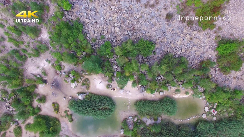 Peaches and Bananas: Follada al aire libre disparada por drone