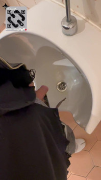 Harry_jen | Pissing Outside in Public Toilet