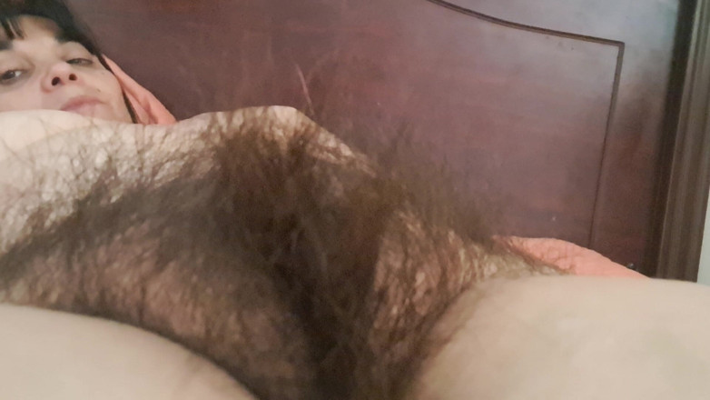 Mommy big hairy pussy: mammi ki choot bahut baalon vaali aur moti hai