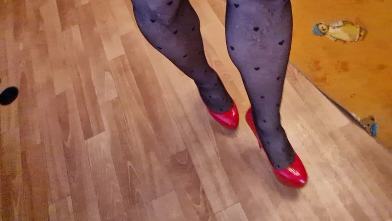 Milosbroz: Sexy Trio Vysokych Podpatku, Tajně Chodim V Jejich Punčocháčich a...