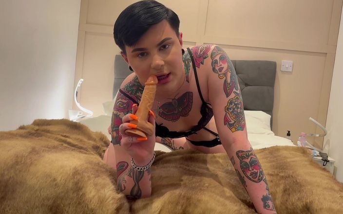 mothplayboy: Nech mě být tvým prvním femboyem