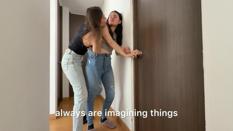 scarlettandc: Minha Buceta Fica Molhada Quando Ela Me Toca