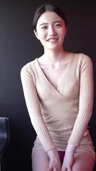 Une beauté de niveau mannequin, mesurant 170 cm. Une rare rencontre privée avec une femme d’une beauté à couper le souffle qui captive le regard de tous partout où elle va.