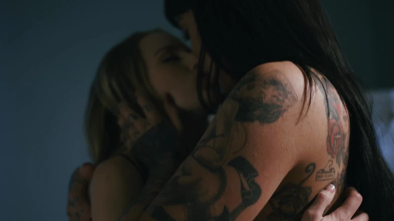 SweetheartVideo: Kissing Lesbians