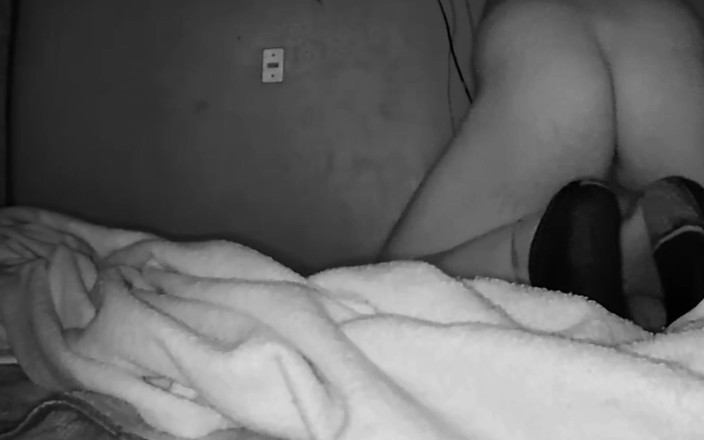 puchis: 大きなお尻を持つ成熟した女性が、ぶち壊されてほしいと頼む