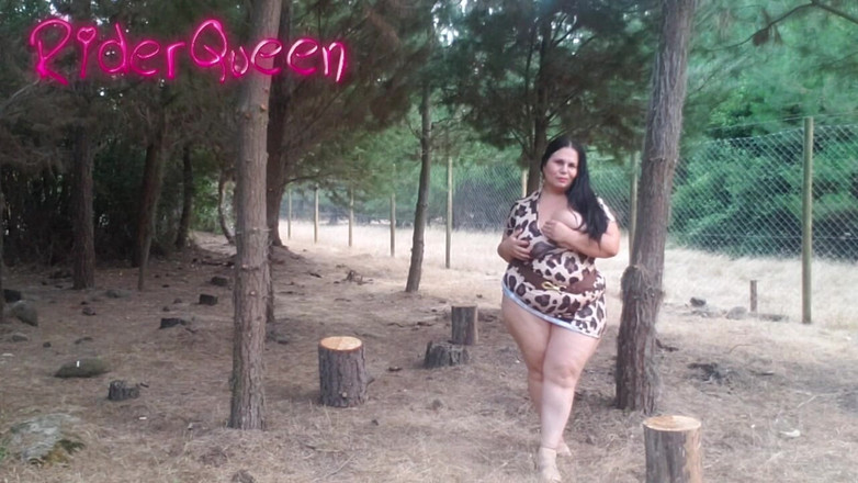 Riderqueen BBW Step Mom Latina Ebony: Adoración de culo sexy madrastra al aire libre