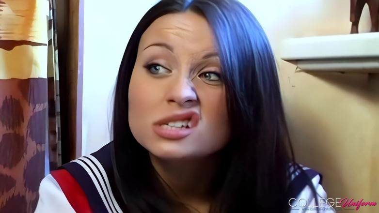 College Uniform: Carla Brown'ın yer aldığı röportaj