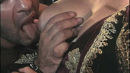 Inthe MILF room: 26. yüzyıldan bir bayan şöminenin önünde bir koyun tarafından becerildi