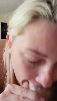 Nejlepší hlava vůbec! Sextape Scarlettraven dává hlavu a dostává výstřik na obličej.