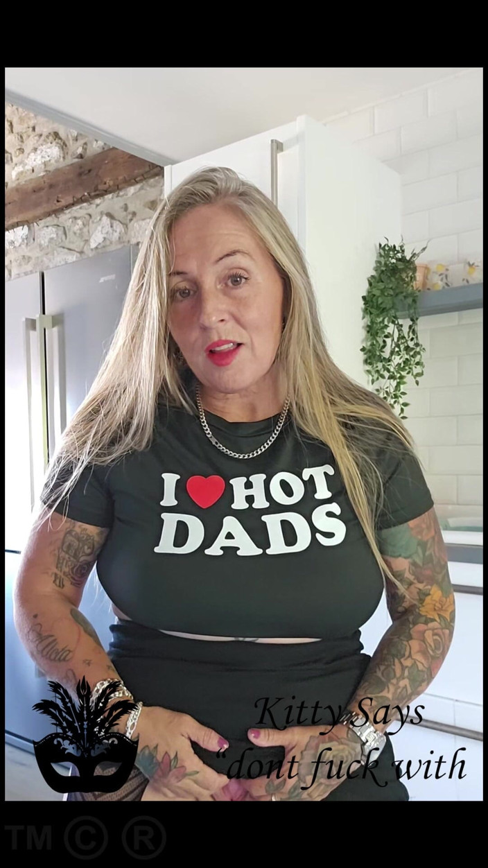 Kitty James: Fisting, jouet, pisse