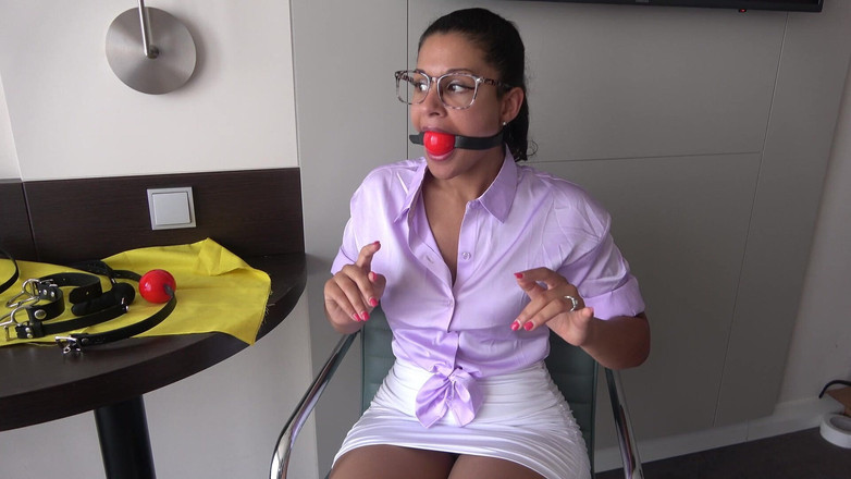 Latina Fetish: Tréninkový ordeal Calisy gag: od ballgags po ponižující hákové roubíky! (fullhd)