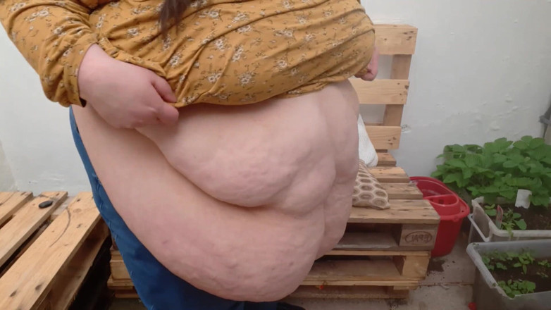 SSBBWLadyBrads: SSBBW secret garden belly and boob play