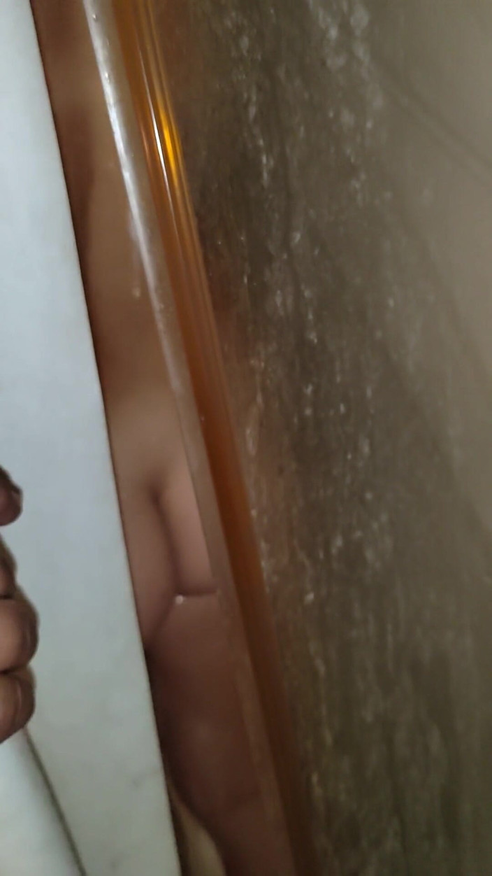 Emma_Alex: Ho beccato la mia figliastra nella doccia e non riesco...