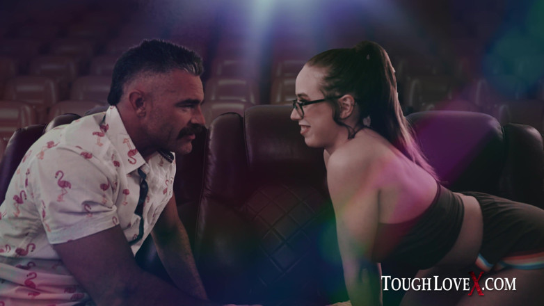 ToughLoveX: Toughlovex อยู่คนเดียวในโรงหนังกับแจ็คกี้ ฮอฟฟ์
