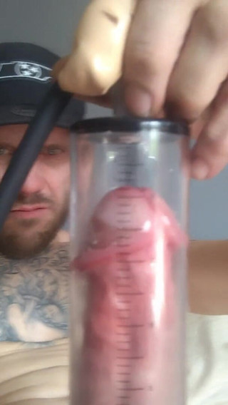Sexy Daniel: Penis pompası çalışıyor
