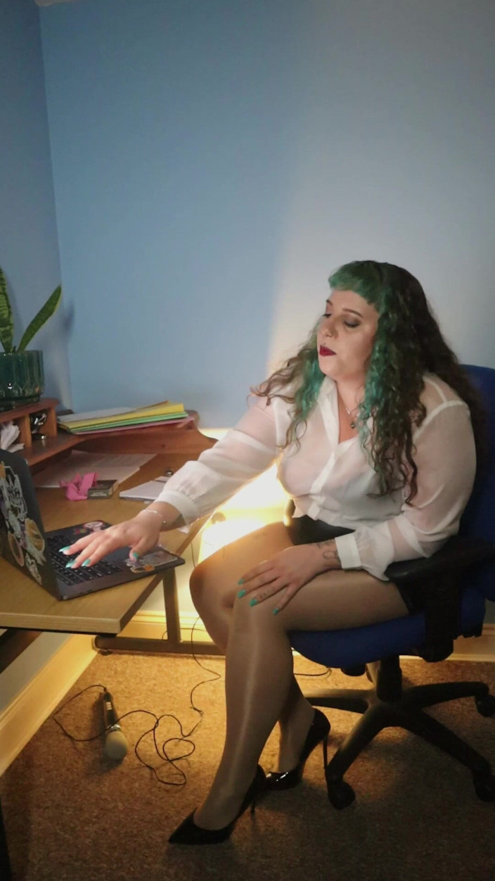 Goddess Kinx: Releasing.. Frustration at the Office