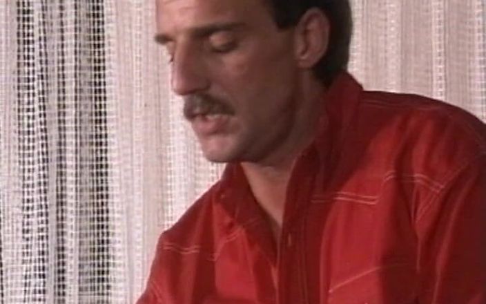 Vintage Lust: Kåt hora knullas av främling #1