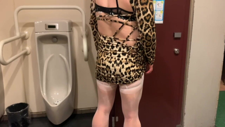 Hentaipaipan: A Man Dressed as a Prostitute Appeared in a Movie...