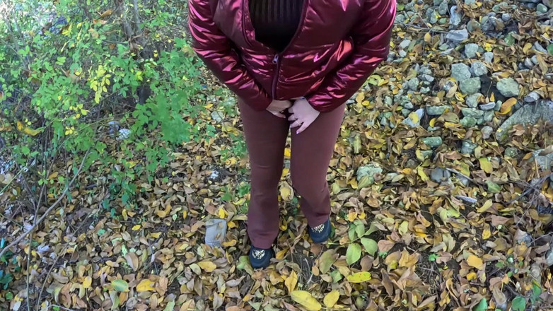 MilfyCalla: Un rischioso pompino all'aperto sul lago red shiny downjacket fetish 316