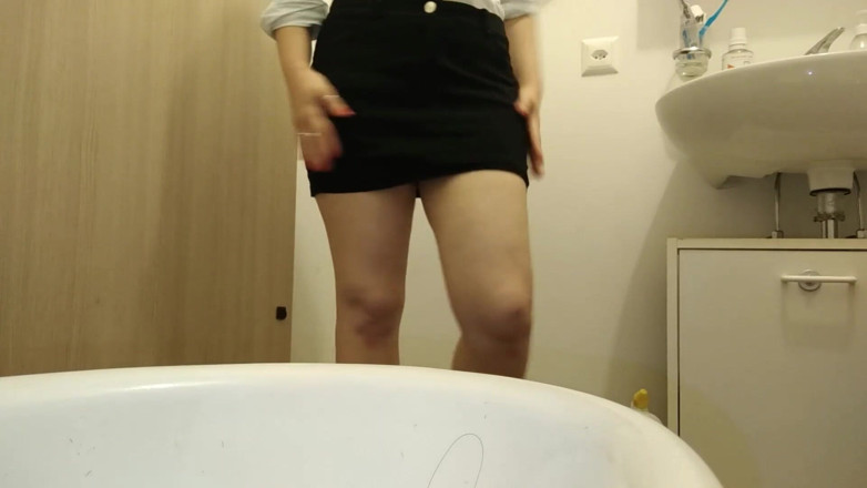 RavenBigAss: 大きな陰唇を持つ先生は、一ヶ月後にすべての彼女の毛深い猫を剃りました