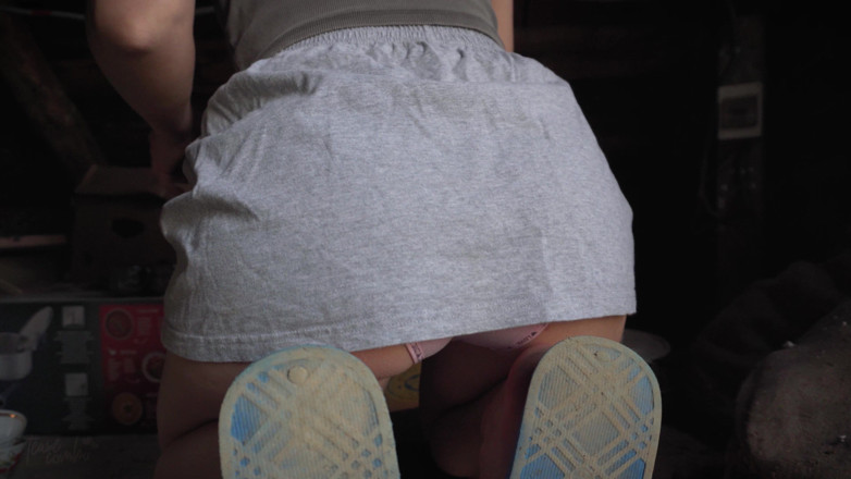 Teasecombo 4K: Upskrt of Hot Stepsis Doing Chores in the Attic