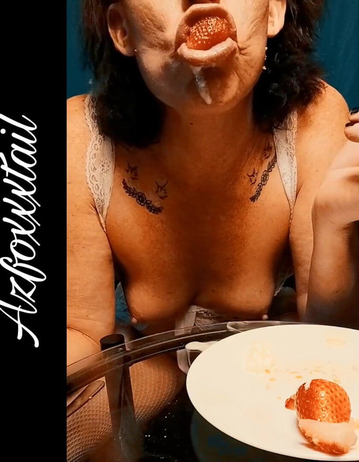 AzFoxxxTailPhelicia: Jahody šlehačkou 2