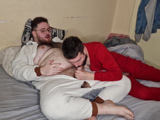 Bear Throuple: Bears Sucking Each Other&#039;s Cocks in Pajamas