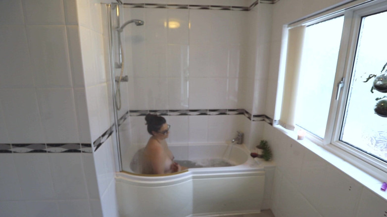 Countess diamond: Watch Me Bathe