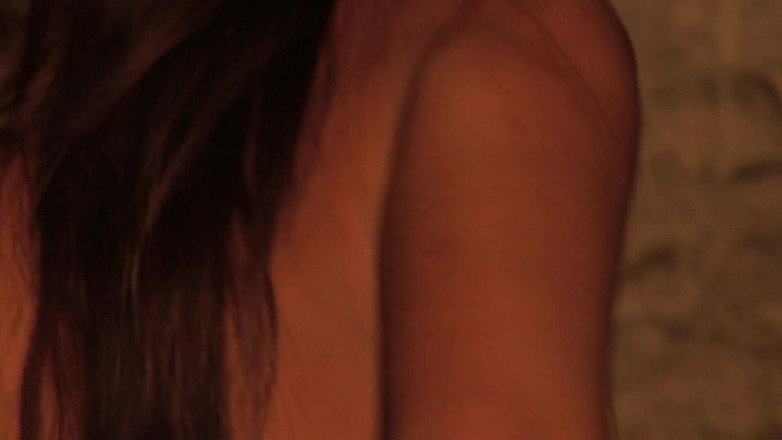 Hot Girlz: Подорожуючі пари трахаються в печері, тому що вони збуджені