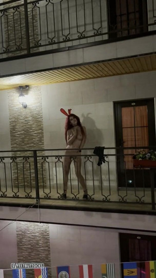 SweetButtocks: Taniec nago w hotelu