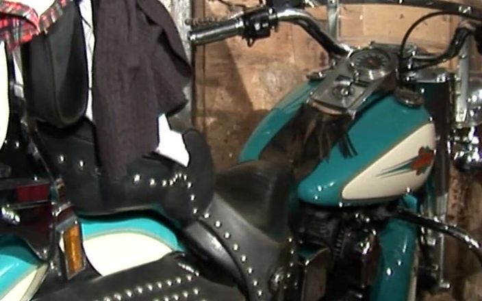 Double Penetration Party: Il culo sporco della miLF viene scopato duramente da due...