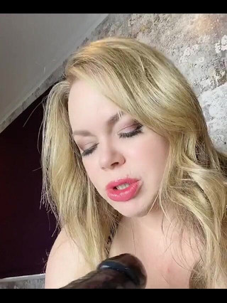 Alicia Rhodes: 星期一是让熟女用一个很好的硬轴来收回这一周