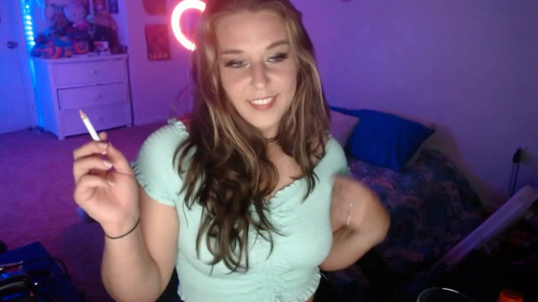 Alli Anderson: Smoking on Live