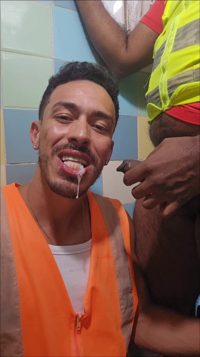 SEX GAY AMATEUR: Worker Fucks My Ass in the Bathroom at Work