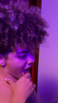 La Latina Bruna Ha Fatto Uno Striptease E Una Deliziosa Sega per Sedurre Il Vecchio Cornuto