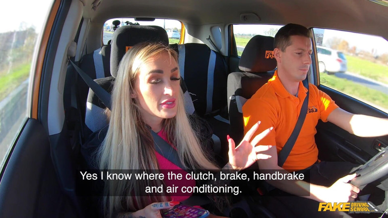 Fake Driving School: Fake Driving College - Daisy Lee demuestra que las lecciones de...