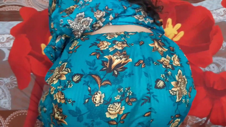 QueenbeautyQB: Desi Bhabhi lo invitò a casa sua con il motivo...