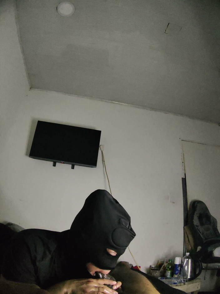 Cum-lobian dickdrainers: หน้ากากดําแชมป์คอ 4