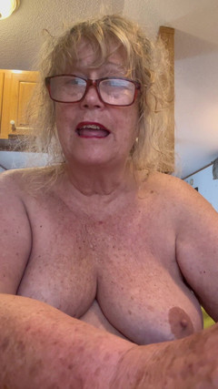 Big Ass 4 U: 그 드럼스틱을 가지고 할머니를 채우십시오